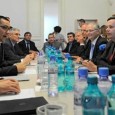 Baletul de campanie nu se simte în economie Opoziţia şi Puterea se luptã în declaraţii legate de numirile din ministere, cine cui a dat bani, fondurile primite de edilii PDL, Programul Naţional de Investiţii prin care firmele PDL...