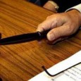 Justiţia dã bice la dosare şi nu miroase a bine. Ar pãrea cã miroase a foarte bine. Vocea iscusitã a analistului de la ora 2000 spune cã Bãsescu şi-a pus în...
