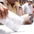 Pe nesimţite aproape, politicienii au început valsul cu alegãtorii. Alegãtorul român este unul fãrã prea mari pretenţii în faţa candidatului virtual ales. Nu cere prea mult, voteazã de regulã aşa...