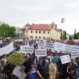 Un numãr de 5000 de mineri ar urma sã protesteze cel puţin azi şi mâine la Târgu Jiu, dupã ce administraţia a decis ca programul de lucru al angajaţilor din...