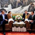 Marele zid românesc Premierul Victor Ponta a fost primit de cãtre preşedintele Chinei. Nimeni nu este preocupat cum este ales sau selectat şeful statului în China şi cu ce-i ajutã sau nu democraţia...