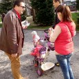O floare şi o ciocolată oferite tuturor doamnelor şi domnişoarelor COMUNICAT DE PRESĂ Echipa Partidului Social Democrat Târgu-Jiu s-a aflat, astăzi, în mijlocul locuitorilor din Târgu-Jiu. Cu ocazia zilei de 8 Martie, s-a dăruit câte o floare şi o...