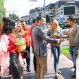 Aşa cum s-a obişnuit în ultimii ani, s-a mers în mai toate cartierele din Târgu-Jiu, acolo unde cei care le-au ieşi în cale, au primit câte o ciocolată şi o...