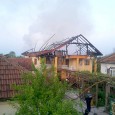 &nbsp; Un incendiu puternic a făcut scrum miercuri dimineaţa o vilă din satul Căleşti, comuna Stăneşti. Proprietara casei, o pensionară, era singură în locuinţă în momentul în care a izbucnit...