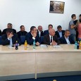 &nbsp; Noul primar al municipiului Târgu Jiu, Marcel Romanescu, a fost instalat miercuri în funcţie, la ceremonie participând atât consilierii locali, cât şi o mulţime de prieteni şi colegi ai...