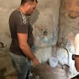 Descoperire demnă de un film horror la Bâlteni, făcută într-o garsonieră cumpărată de curând de un localnic. Bărbatul a găsit cu ocazia renovării locuinţei mai multe oase zidite sub cada...
