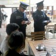 Surpriză de proporţii pentru zeci de elevi din municipiu care luni la prânz se aflau în baruri sau cafenele din zona centrală a oraşului. În loc să fie prezenţi la...
