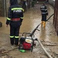 S-a dezlănţuit potopul joi la prânz în zona de nord-est a judeţului, la Polovragi şi Novaci ploaia torenţială generând inundaţii puternice, aşa cum a făcut şi peste deal, în câteva...