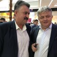 Aglomeraţie maximă de elevi sâmbătă la prânz la mall-ul din Târgu Jiu, aceştia venind aici nu pentru a prinde vreo ofertă specială la vreunul din magazinele de haine, ci pentru...