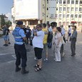 &nbsp; Mitingul intitulat „Gorjul nu e roşu”, la care organizatorii aşteptau circa 300 de participanţi pentru miercuri seara în Piaţa Prefecturii din Târgu Jiu a avut de zece ori mai...