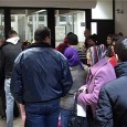 Zeci de gorjeni au stat ieri la coadă la ghişeele Direcţiei de Venituri Publice Târgu Jiu pentru a-şi achita dările către stat pe acest an. A fost prima zi în...