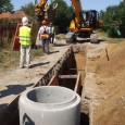 Câteva luni mai au la dispoziţie gorjenii pentru a se branşa la reţelele de canalizare pe care primăriile le-au construit în ultimii ani cu o grămadă de bani şi care,...