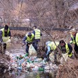 Amplă acţiune de ecologizare desfăşurată vineri pe raza comunei Padeş, unde primarul le-a cerut localnicilor să vină în număr cât mai mare pentru a scoate toate mizeriile aruncate în ultimele...