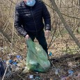 Cantităţi mari de gunoaie, în special plastice şi PET-uri, au fost scoase ieri din albia râului Motru într-o acţiune de ecologizare care nu a fost însă organizată de autorităţile din...