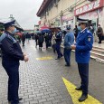 Pentru ca de sărbătorile pascale ce se apropie gorjenii să nu aibă parte de evenimente nedorite, poliţiştii şi jandarmii au mers în mijlocul oamenilor, în Piaţa Centrală din Târgu Jiu,...