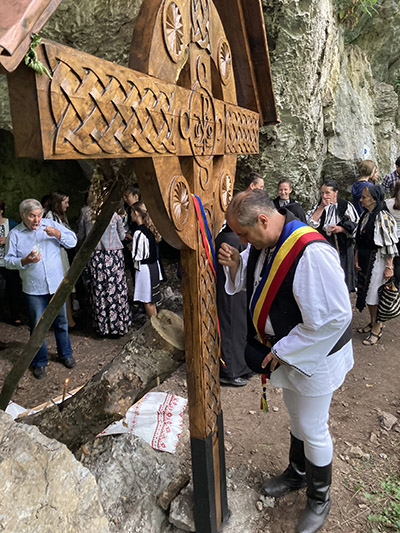 Turiştii care vin vara aceasta prin Polovragi sunt ademeniţi de localnici şi autorităţi cu un nou obiectiv căruia pot să îi treacă pragul pentru a-l vizita. Este vorba despre o...