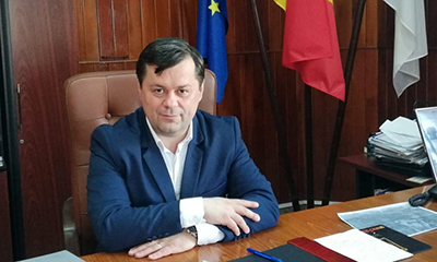 Întâlnirea pe care ministrul dezvoltării, Cseke Attila Zoltan a avut-o la sfârşitul săptămânii trecute la Târgu Jiu cu reprezentaţi ai autorităţilor locale din judeţ îl face pe Marcel Romanescu să...