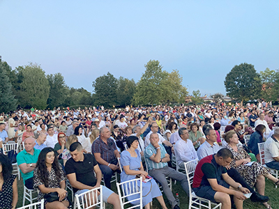 Turneul Stradivarius pe care violoncelistul Alexandru Tomescu îl organizează de câţiva ani buni în fiecare vară împreună cu sponsorii săi a ajuns şi anul acesta la Târgu Jiu, dar cu...