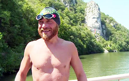 Poate părea greu de crezut, dar bibliotecarul din Petroşani care în urmă cu câţiva ani a început să realizeze diverse proiecte sportive în domeniul înotului este recunoscut acum oficial ca...