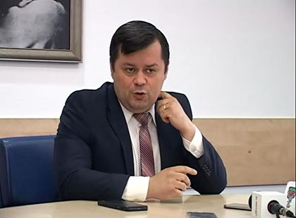 Ministerul Culturii a alocat la începutul acestei luni 1000 de lei pentru întreţinerea ansamblului brâncuşian de la Târgu Jiu, suma fiind una derizorie. Tot 1000 de lei a fost alocată...