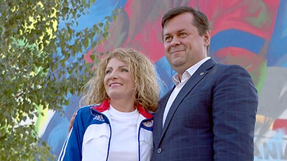 Momente emoţionante ieri la Târgu Jiu, în centrul oraşului, unde marea campioană olimpică a României, Constantina Diţă, a venit pentru a vedea pictura murală care o reprezintă pe una dintre...