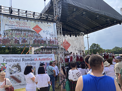 Mii de oameni au venit pe parcursul zilei de sâmbătă în satul lui Constantin Brâncuşi, unde, de Sânziene, a fost organizată o nouă ediţie festivalului „RomânIA Autentică”. Asta chiar dacă...