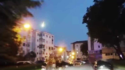 O dâră de lumină pe cerul de marţi seara şi o explozie produsă la impactul cu solul au stârnit nenumărate comentarii în mediul online, dar şi pentru salvamontiştii din Gorj...