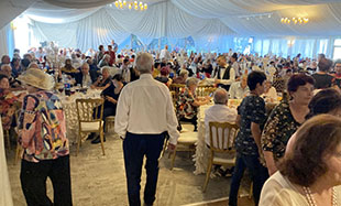 Municipalitatea a reuşit să stabilească luni seara un record în privinţa numărului de participanţi la o petrecere organizată în plan local cu ocazia Zilei Vârstnicilor. Nu mai puţin de 3000...