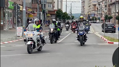 Câteva sute de motociclişti au participat la o parată moto pe care au organizat-o la Târgu Jiu şi la care au fost prezenţi şi zeci de craioveni, dornici de o...