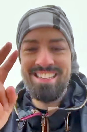 Cel mai înalt munte din Africa, aproape 6000 de metri altitudine, figurează acum în palmaresul reuşitelor unui motrean pasionat de astfel de aventuri. Lucian Ionuţ Iacov a primit cuvinte de...