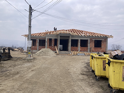 Una din cele mai solide construcţii din Gorj va putea fi întâlnită în comuna Arcani, o localitate greu încercată de cutremurele de acum doi ani. Şcoala din localitate a fost...