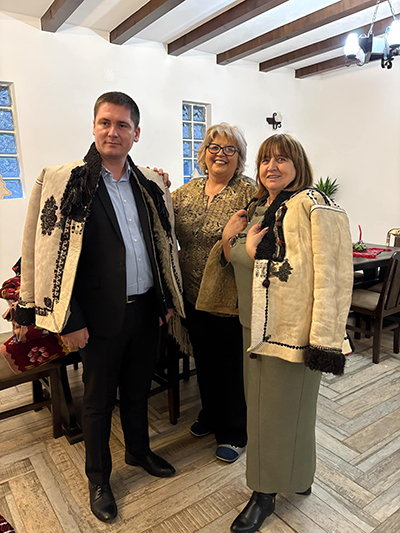 La Novaci am găsit două femei cu suflet mare şi o dragoste nemărginită pentru tradiţiile strămoşeşti, care îşi dedică întreaga viaţă păstrării şi promovării valorilor autentice ale folclorului din zonă....