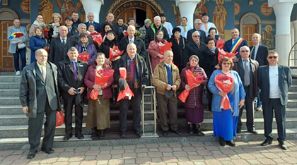Un număr de 17 cupluri care anul acesta marchează o jumătate de secol de convieţuire împreună au fost sărbătorite ieri la Motru, autorităţile locale făcând un efort în acest sens....