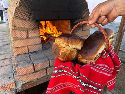 Autorităţile din comuna mehedinţeană Bala organizează şi anul acesta o nouă ediţie a Festivalului Cozonacilor, la care sunt aşteptaţi să participe inclusiv gorjenii, localitatea nefiind departe de judeţul nostru. Mai...