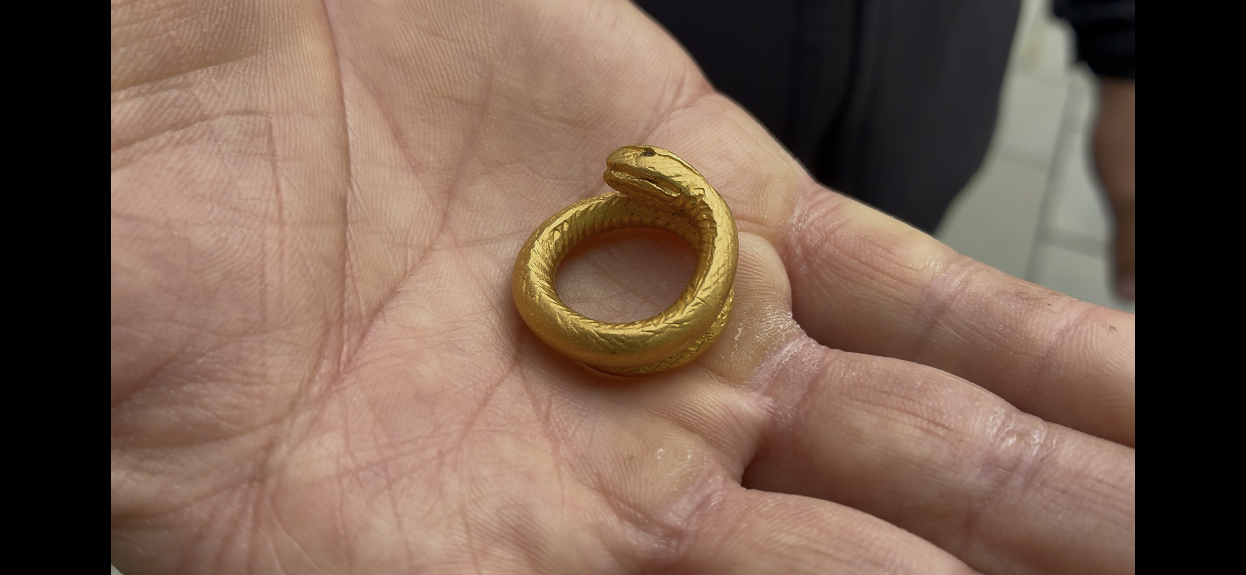 Un detectorist amator din zona Motru a reuşit să facă o descoperire care îi pune pe gânduri pe arheologi, aceştia fiind de părere că obiectul descoperit acum ar putea fi...