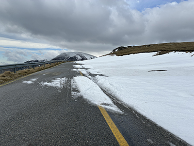Sfârşitul lunii mai seamănă la munte cu cel al perioadei de iarnă mai degrabă, decât cu cel al unui început de vară. Mai sunt câteva zile până când în calendar...