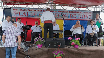 ORGANIZATORI CONSILIUL JUDEŢEAN GORJ CONSILIUL LOCAL ŞI PRIMĂRIA COMUNEI CIUPERCENI CENTRUL JUDEŢEAN PENTRU CONSERVAREA ŞI PROMOVAREA CULTURII TRADIŢIONALE GORJ Festivalul Concurs al cântecului, jocului şi portului oltenesc „Plai de cântec...
