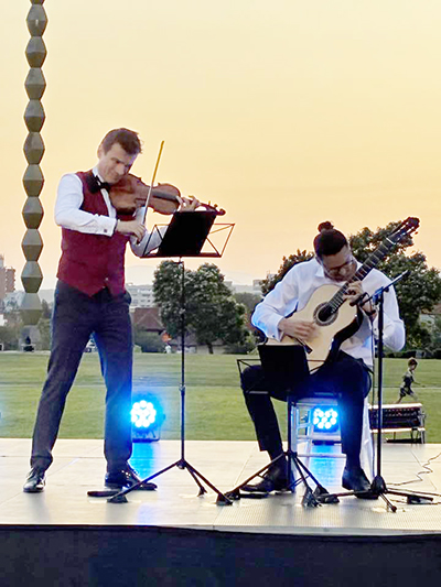 Au fost două seri magice în parcul Coloanei Infinitului şi la Hobiţa la casa în care s-a născut şi a crescut Constantin Brâncuşi. Turneul Stradivarius a ajuns aici, Alexandru Tomescu...