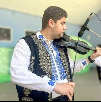 Ceea ce ar fi trebuit să fie o mare petrecere sâmbăta seara s-a transformat cu o zi înainte într-o mare tragedie la Aninoasa. Liviu Dobre venise de la Padeş la...