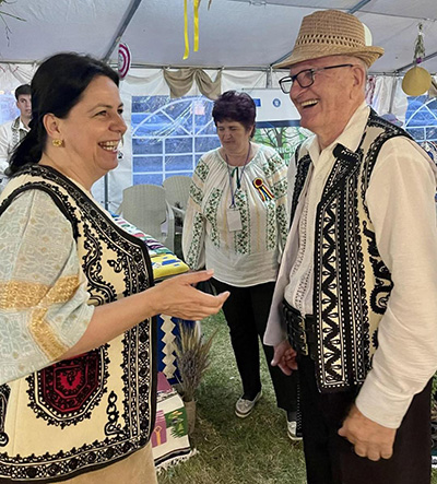 Gheorghe Ciuncanu – Tezaur Uman Viu, ediţia 2025, meşterul straielor cu suflet Titlul de Tezaur Uman Viu i-a fost acordat, pe deplin meritat, meşterului popular Gheorghe Ciuncanu – un om care coase, de peste patru decenii, cu acul şi cu răbdare, identitate...