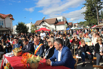 Mii de oameni la Festivalul Tocanului de la Novaci! Mii de oameni au participat pe parcursul zilei de duminică la a şasea ediţie a Festivalului Tocanului desfăşurat la Novaci şi organizat în condiţii mai dificile anul acesta de către...