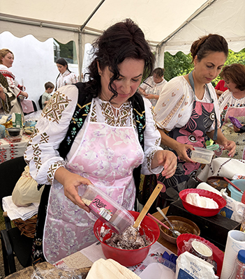 O gorjeancă a câştigat Locul I la Festivalul Cozonacilor din Crainici – Mehedinţi! Pentru a-l doilea an din cei zece în care s-a desfăşurat la Crainici, în Mehedinţi, Festivalul Cozonacilor a fost câştigat de o gorjeancă. Ramona Eliza Sulea, din Tismana, a participat...